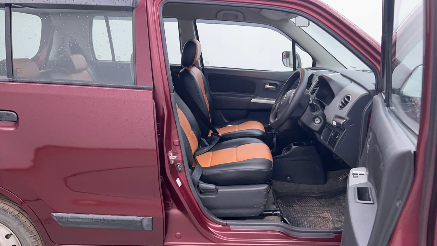 Used 2012 Maruti Suzuki Wagon R LXi Petrol Manual interior RIGHT SIDE FRONT DOOR CABIN VIEW