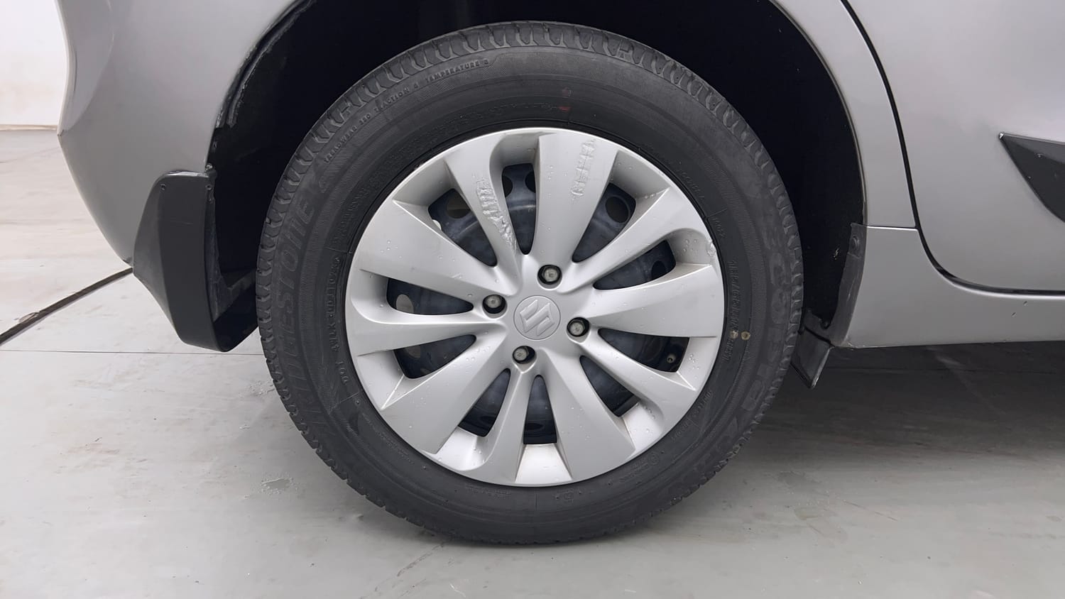 Used 2016 Maruti Suzuki Baleno Delta 1.2 Petrol Manual tyres RIGHT REAR TYRE RIM VIEW
