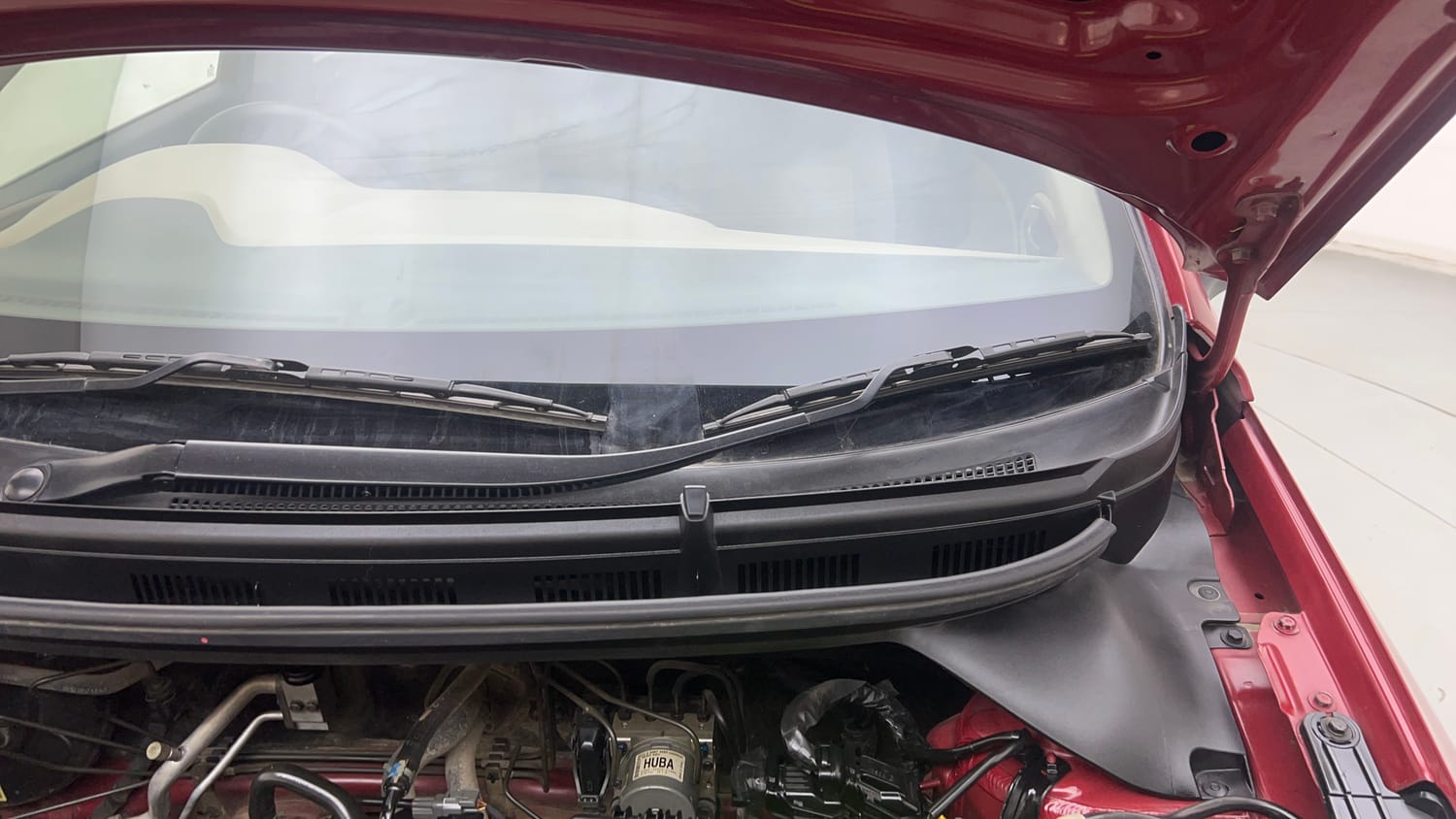 Used 2018 Hyundai Elite i20 Sportz 1.2 Petrol Manual engine ENGINE LEFT SIDE HINGE & APRON VIEW