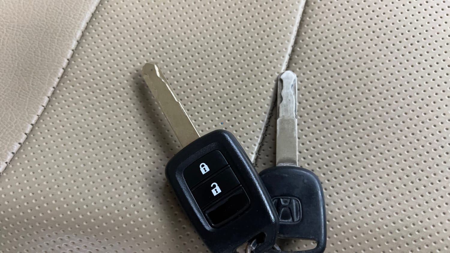 Used 2019 Honda Amaze 1.2 S CVT Petrol Petrol Automatic extra CAR KEY VIEW