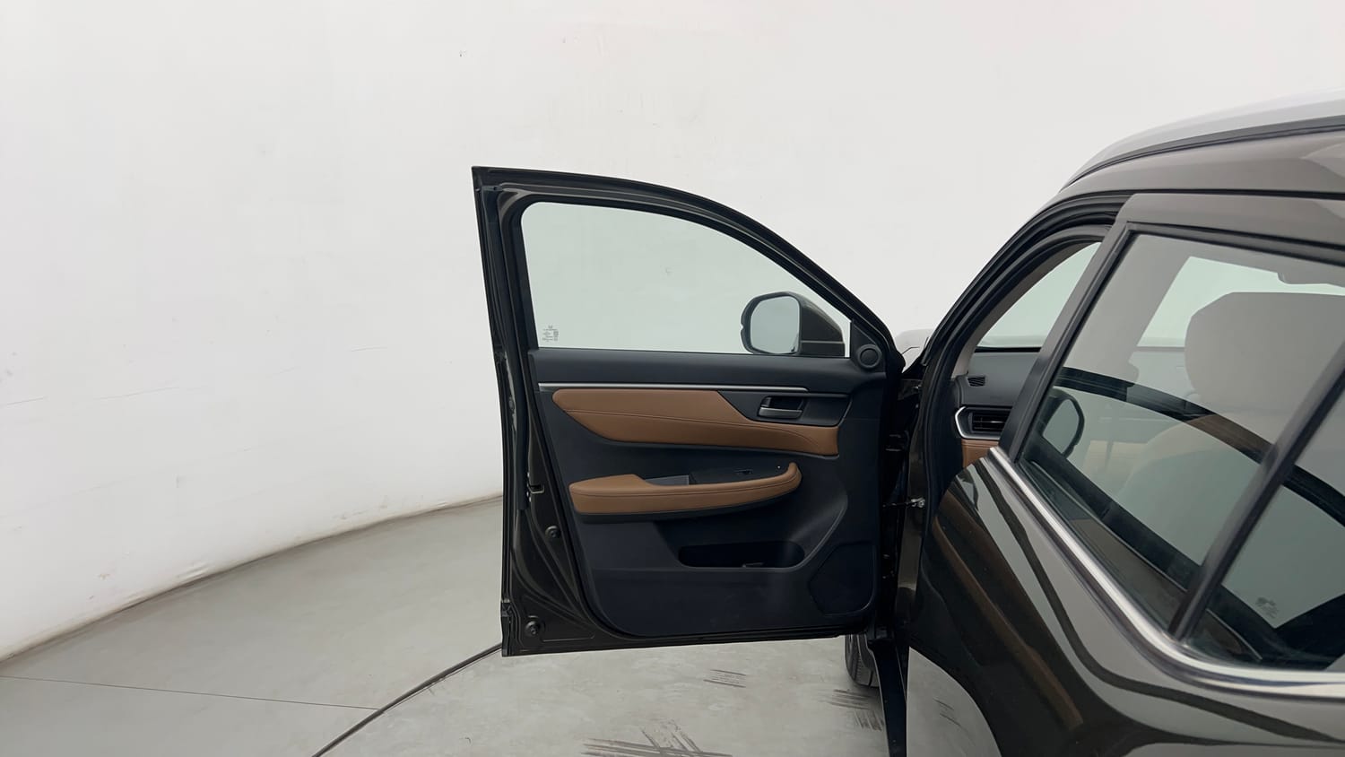Used 2025 Honda Elevate ZX MT Petrol Manual interior LEFT FRONT DOOR OPEN VIEW