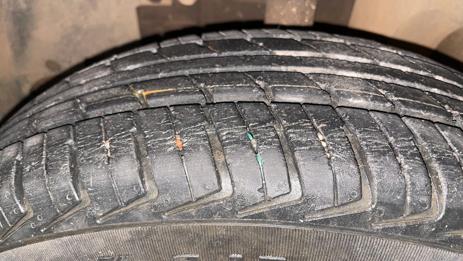 Used 2016 Renault Kwid 1.0 RXT Petrol Manual tyres LEFT FRONT TYRE TREAD VIEW