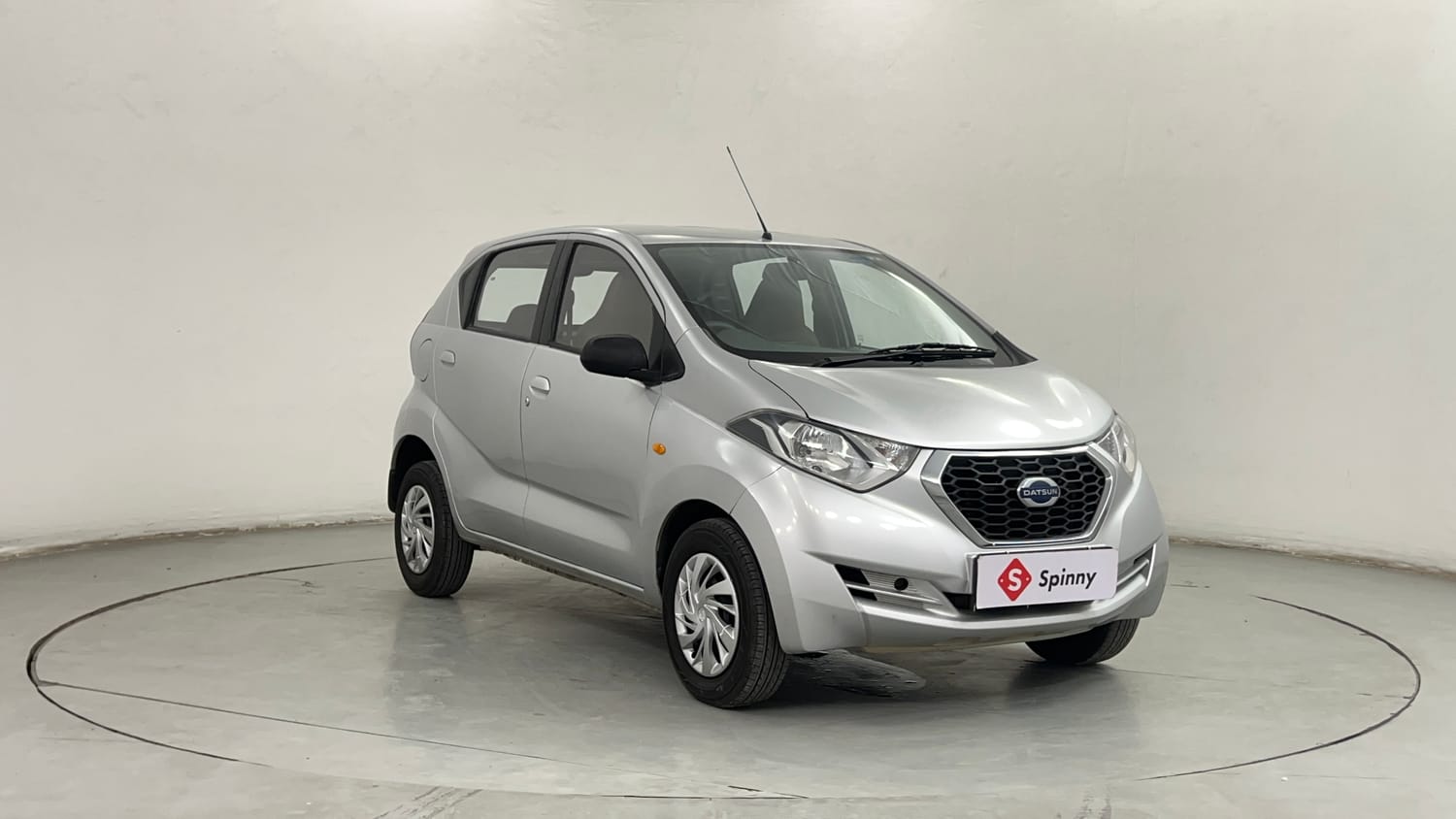 Used 2017 Datsun Redi-GO T (O) Petrol Manual exterior RIGHT FRONT CORNER VIEW