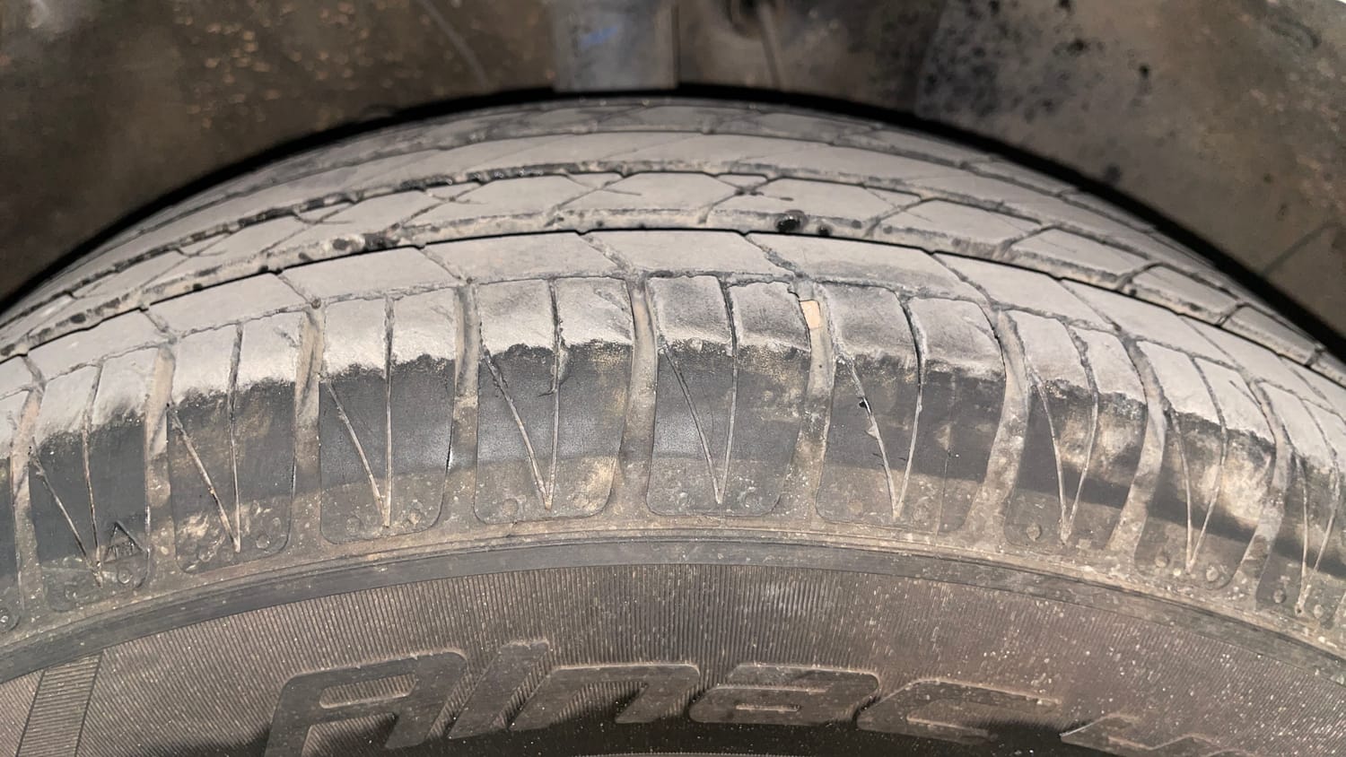 Used 2022 Hyundai Venue SX 1.5 CRDi Diesel Manual tyres RIGHT FRONT TYRE TREAD VIEW