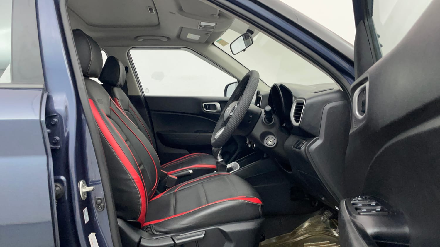 Used 2022 Hyundai Venue SX 1.5 CRDi Diesel Manual interior RIGHT SIDE FRONT DOOR CABIN VIEW