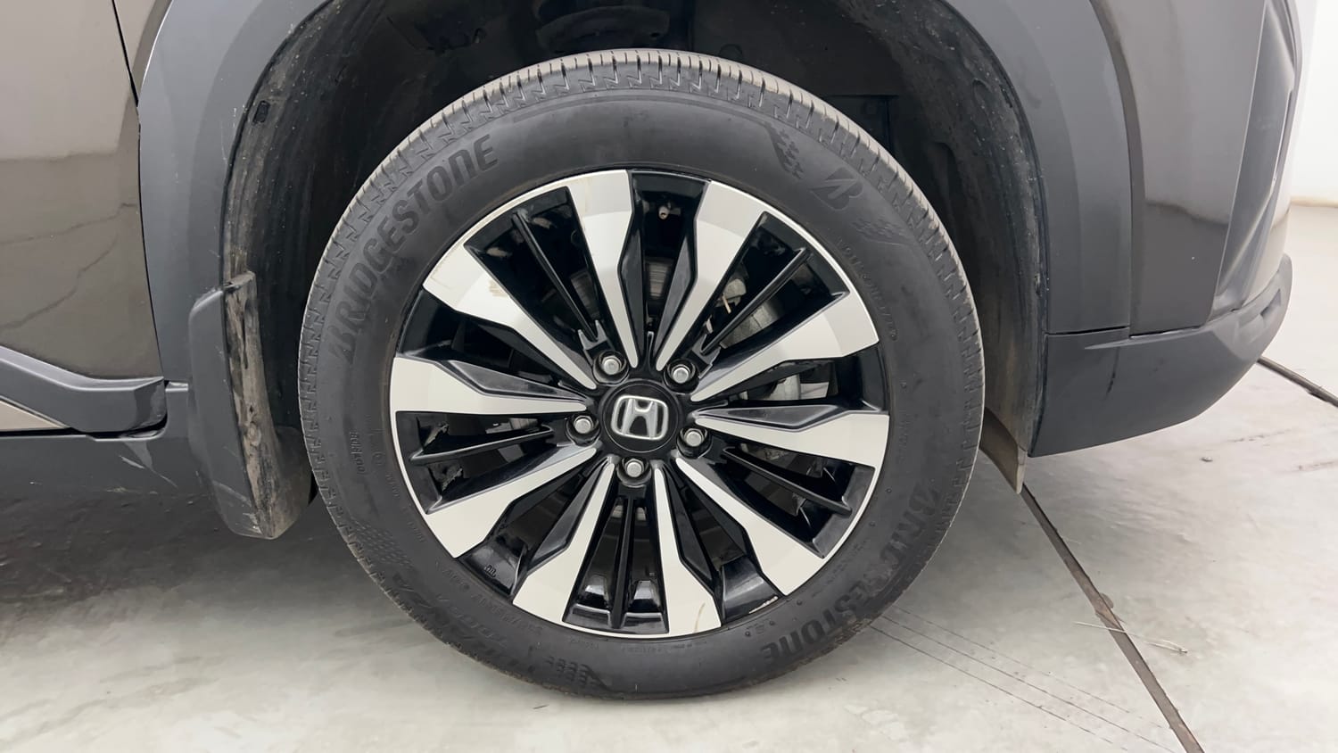 Used 2025 Honda Elevate ZX MT Petrol Manual tyres RIGHT FRONT TYRE RIM VIEW
