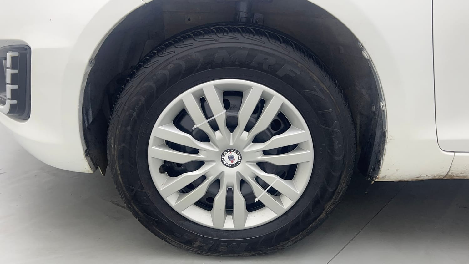 Used 2015 Maruti Suzuki Swift VXi Petrol Manual tyres LEFT FRONT TYRE RIM VIEW