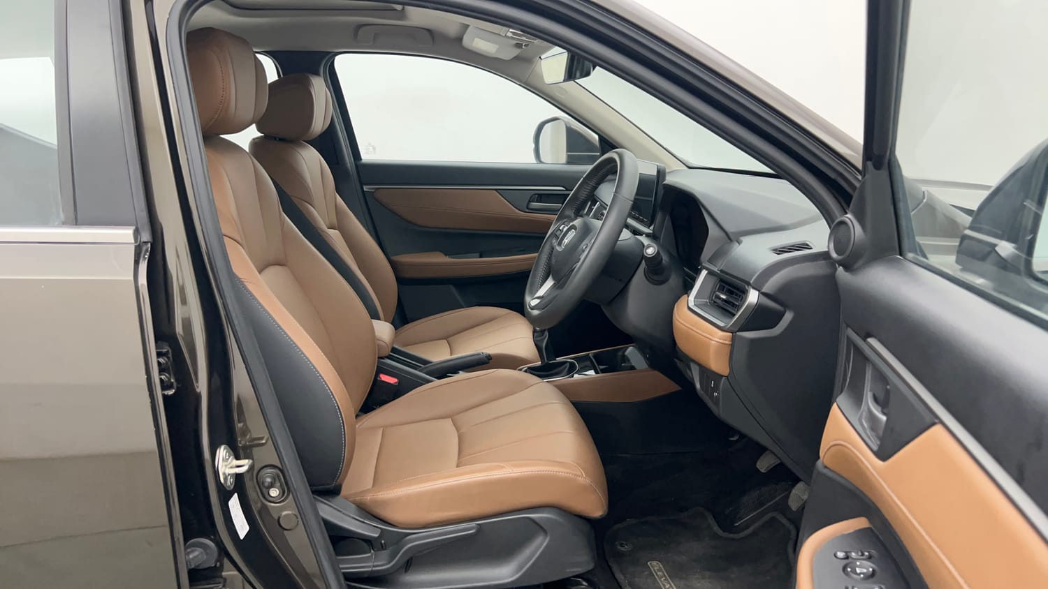 Used 2025 Honda Elevate ZX MT Petrol Manual interior RIGHT SIDE FRONT DOOR CABIN VIEW