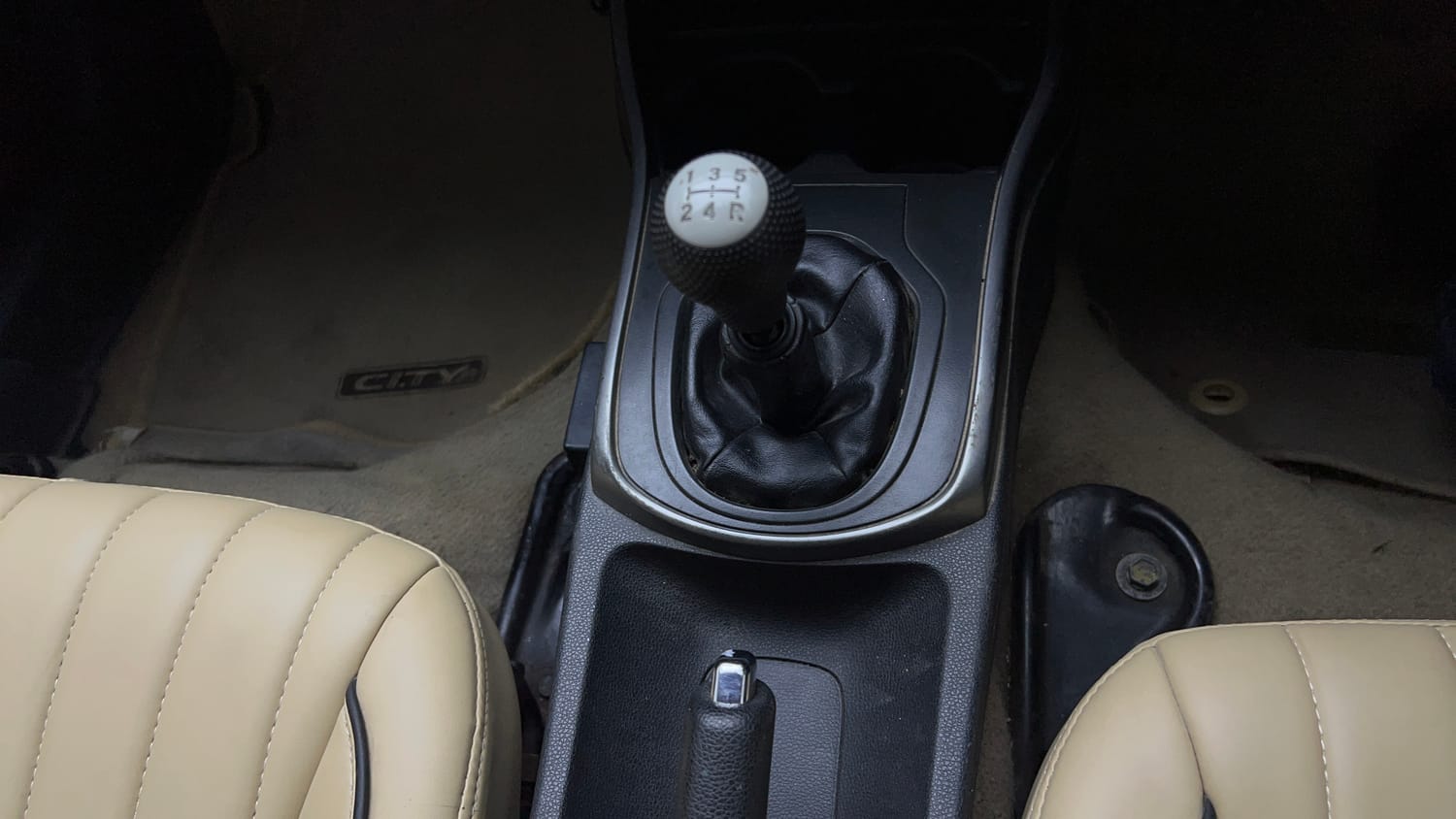 Used 2015 Honda City SV Petrol Manual interior GEAR  KNOB VIEW