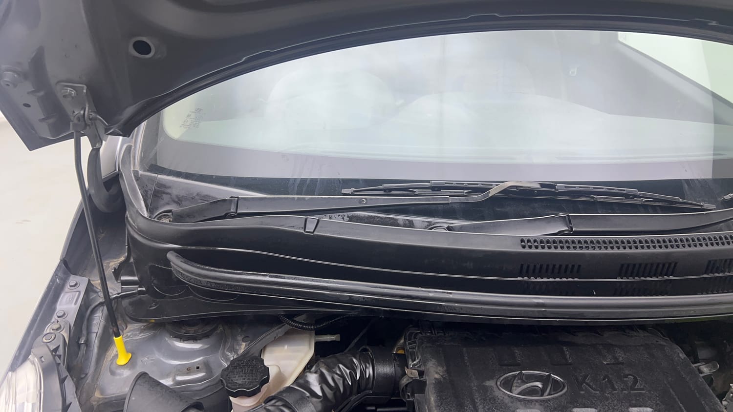 Used 2018 Hyundai Grand i10 Magna 1.2 Kappa VTVT Petrol Manual engine ENGINE RIGHT SIDE HINGE & APRON VIEW