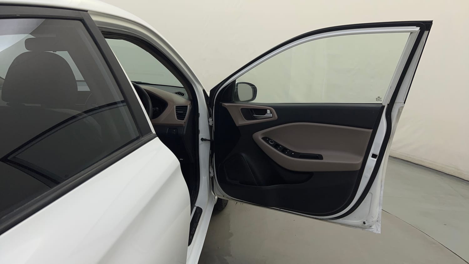 Used 2020 Hyundai Elite i20 Sportz Plus 1.2 Petrol Manual interior RIGHT FRONT DOOR OPEN VIEW
