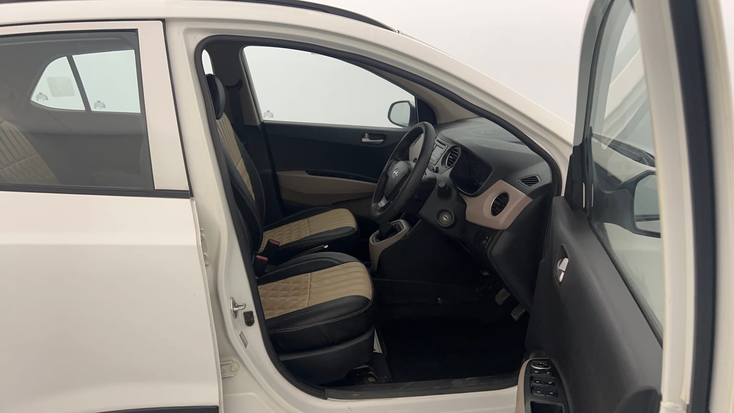 Used 2015 Hyundai Grand i10 Sportz 1.2 Kappa VTVT Petrol Manual interior RIGHT SIDE FRONT DOOR CABIN VIEW