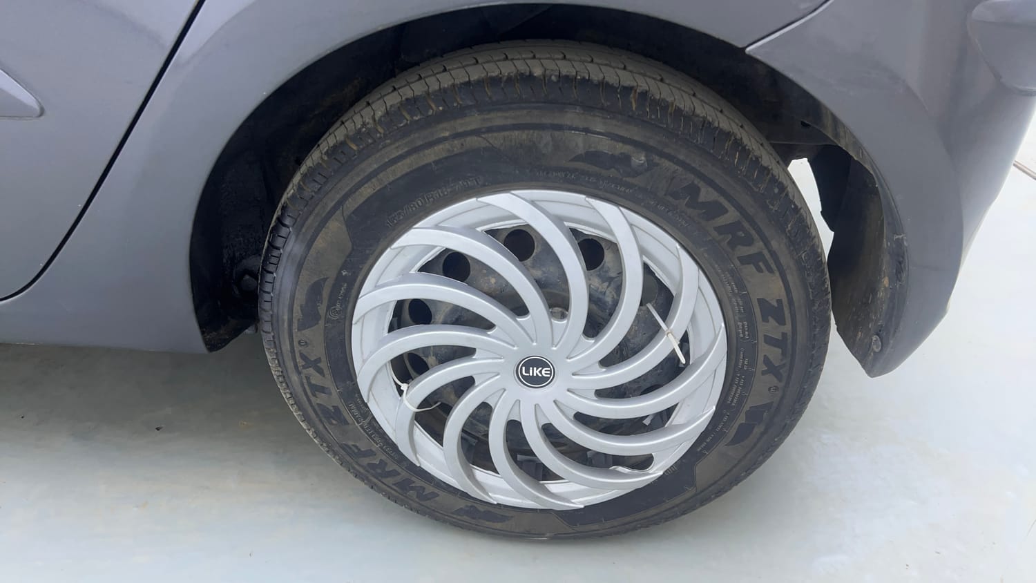 Used 2013 Hyundai i10 Sportz 1.2 Kappa2 Petrol Manual tyres LEFT REAR TYRE RIM VIEW