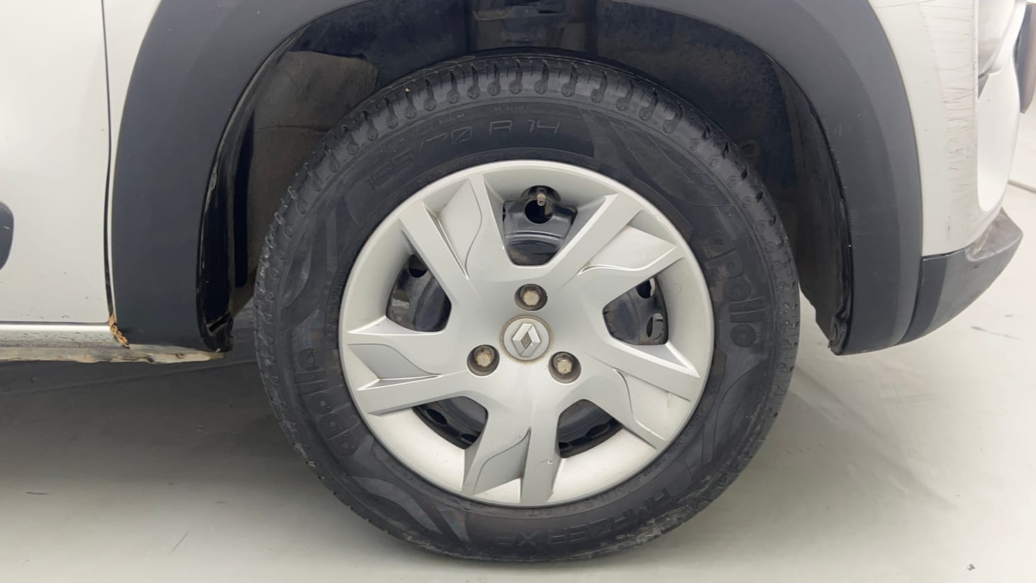 Used 2020 Renault Kwid RXT 1.0 AMT Opt Petrol Automatic tyres RIGHT FRONT TYRE RIM VIEW