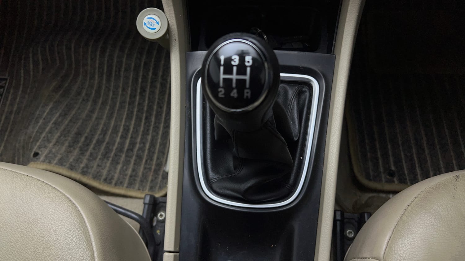 Used 2018 Maruti Suzuki Ciaz Alpha Hybrid 1.5 Petrol Manual interior GEAR  KNOB VIEW