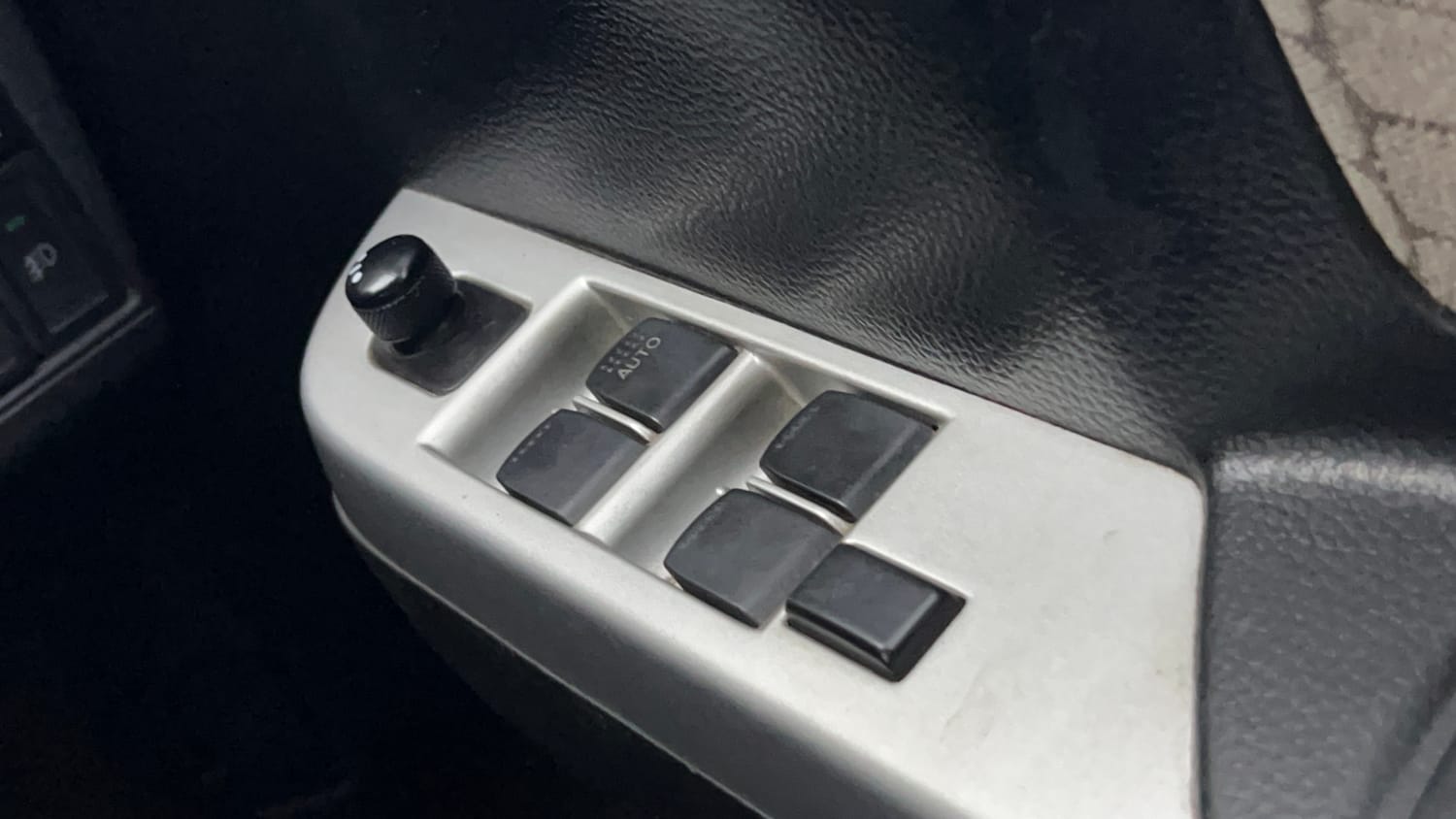 Used 2015 Maruti Suzuki Wagon R VXI Petrol Manual top_features Power windows