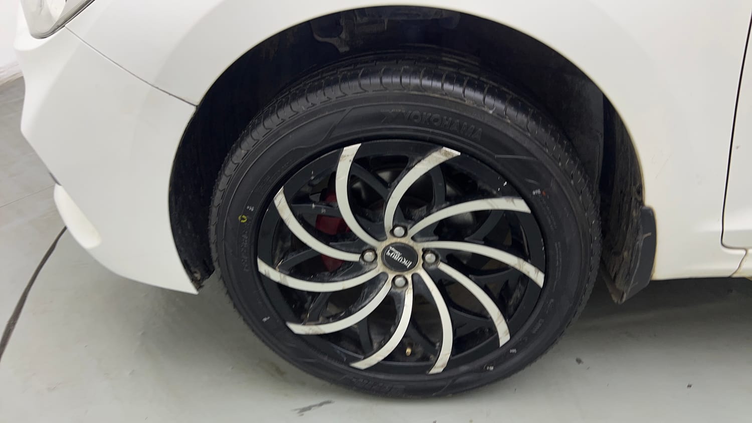 Used 2019 Hyundai Verna EX 1.4 VTVT Petrol Manual tyres LEFT FRONT TYRE RIM VIEW