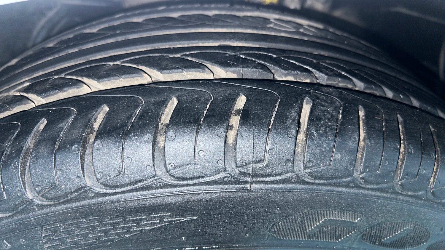 Used 2021 Ford EcoSport Titanium Plus 1.5L Ti-VCT AT Petrol Automatic tyres LEFT FRONT TYRE TREAD VIEW