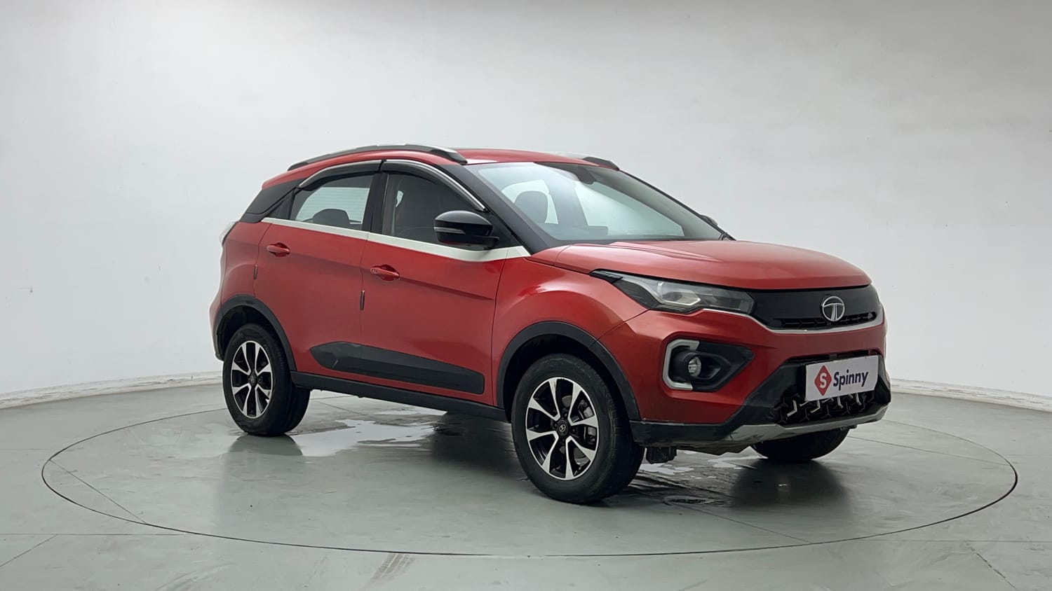 Used 2021 Tata Nexon XZ Plus (S) Petrol Manual exterior RIGHT FRONT CORNER VIEW