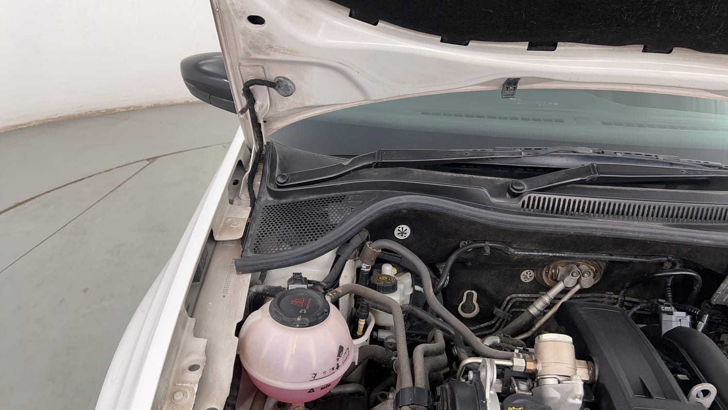 Used 2019 volkswagen Polo GT TSI Petrol Automatic engine ENGINE RIGHT SIDE HINGE & APRON VIEW