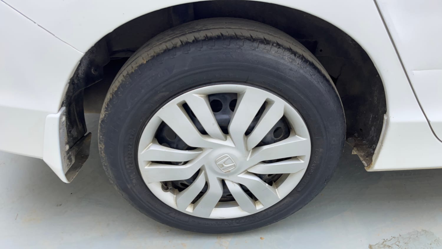 Used 2014 Honda City SV Petrol Manual tyres RIGHT REAR TYRE RIM VIEW
