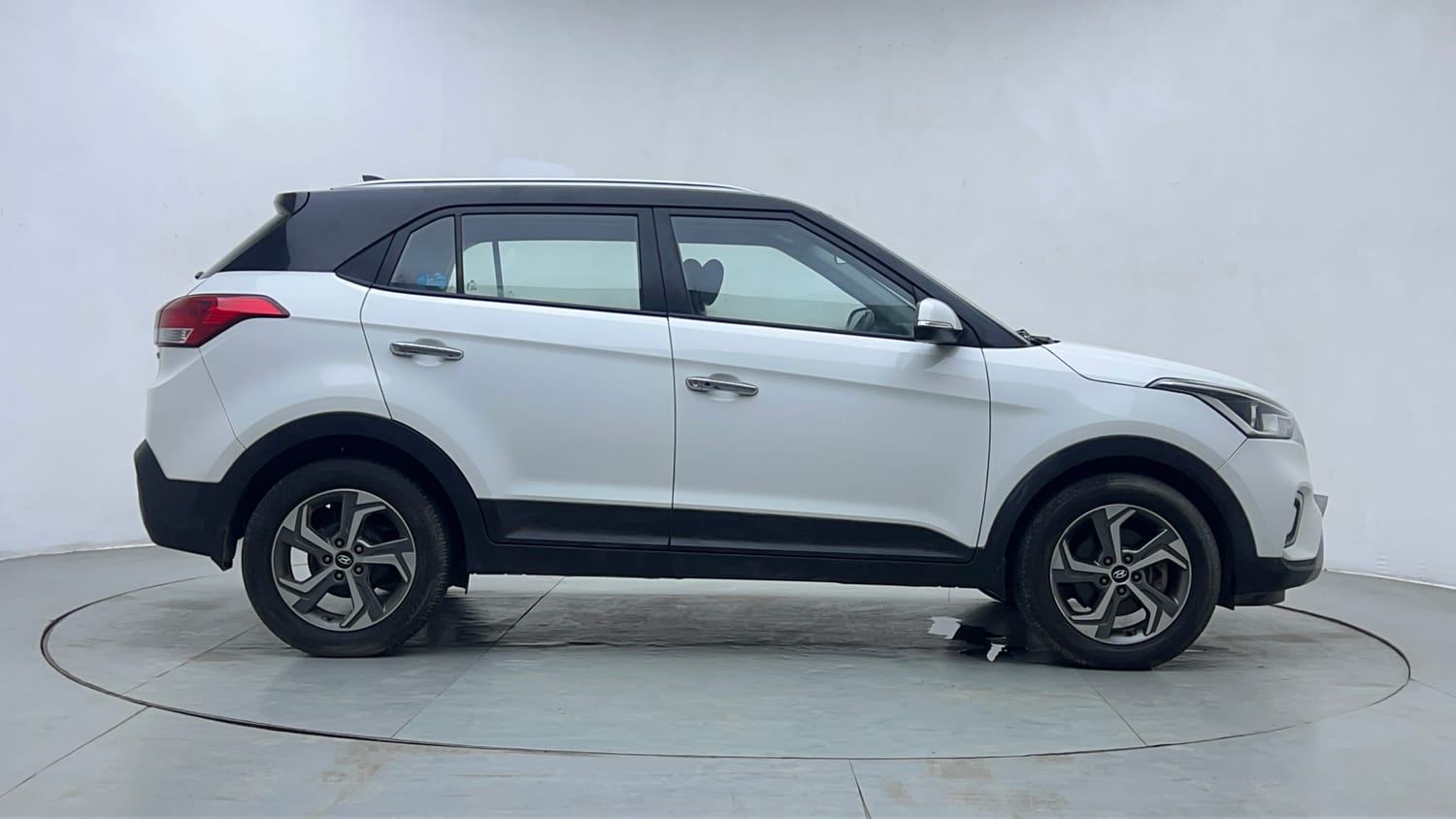 Used 2018 Hyundai Creta SX 1.6 Dual Tone Petrol Petrol Manual exterior RIGHT SIDE VIEW
