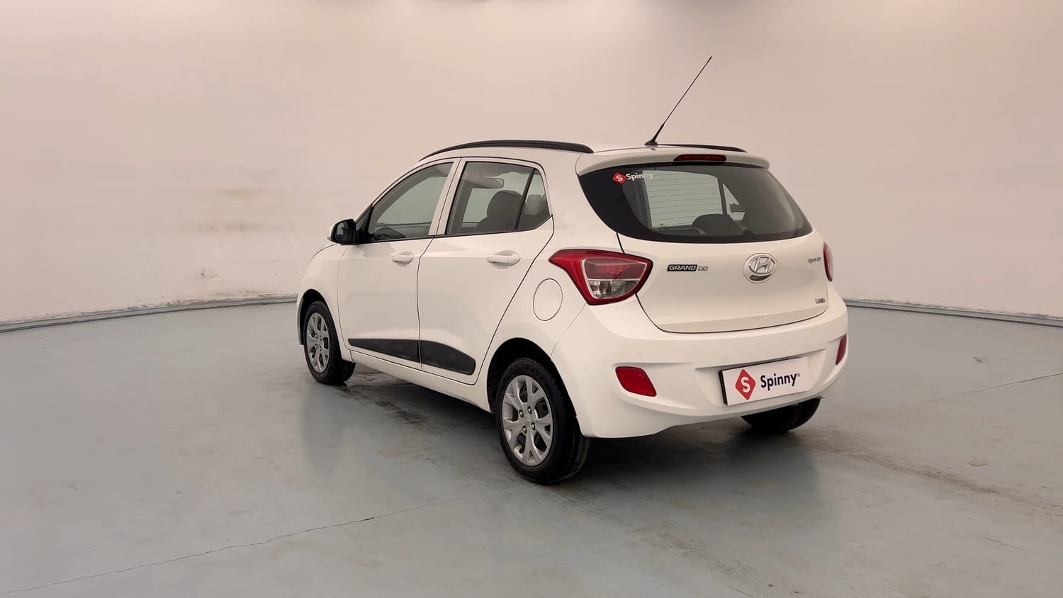 Used 2015 Hyundai Grand i10 Sportz 1.2 Kappa VTVT Petrol Manual exterior LEFT REAR CORNER VIEW