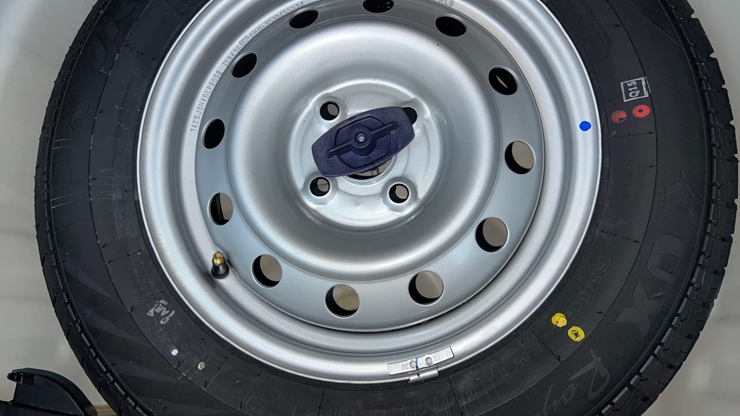 Used 2023 Maruti Suzuki Swift LXi Petrol Manual tyres SPARE TYRE VIEW