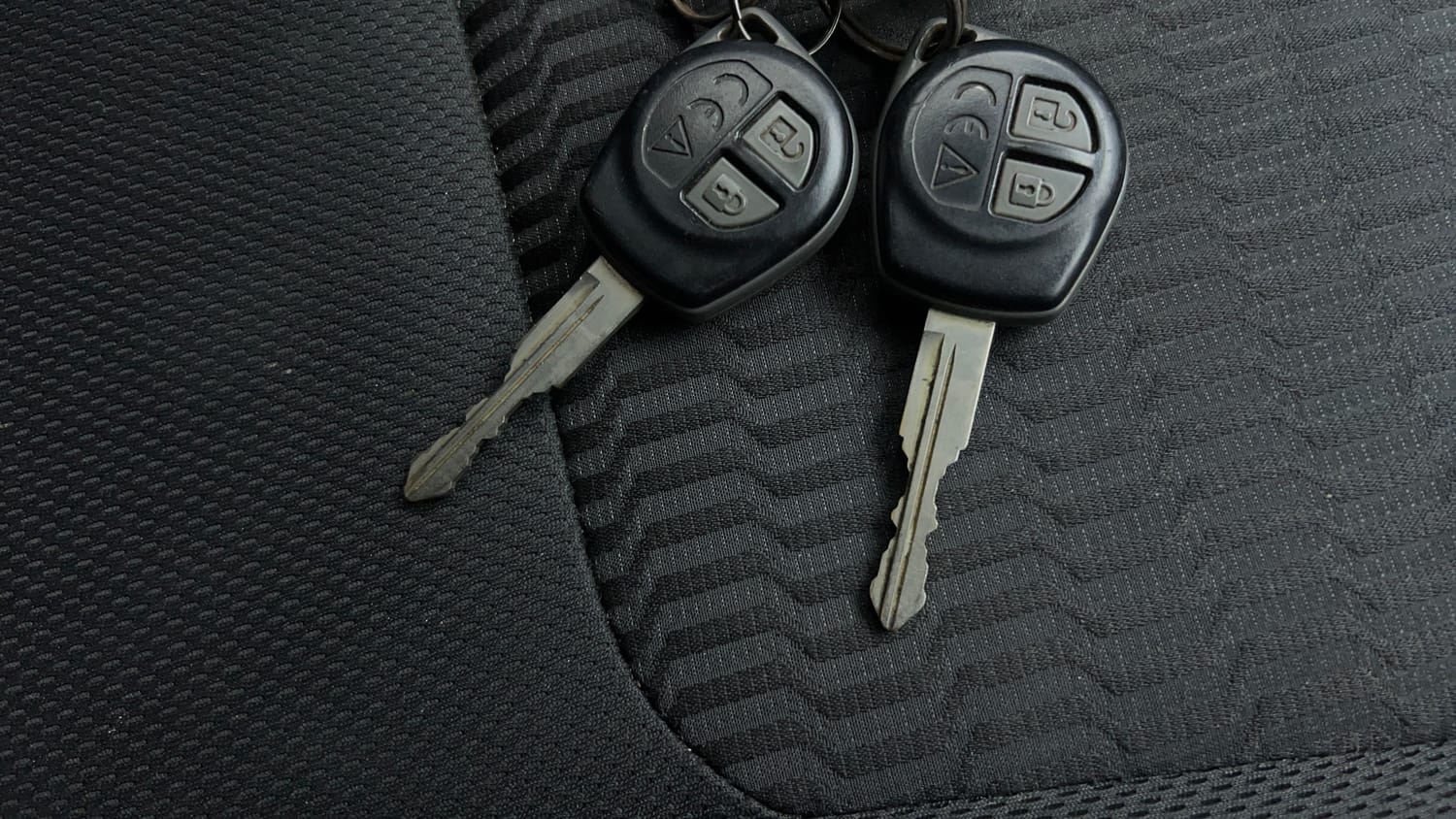 Used 2021 maruti-suzuki Vitara Brezza LXi Petrol Manual extra CAR KEY VIEW