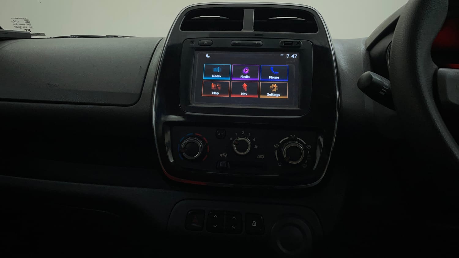 Used 2016 Renault Kwid 1.0 RXT Petrol Manual interior MUSIC SYSTEM & AC CONTROL VIEW