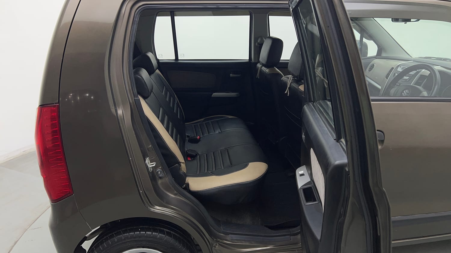Used 2015 Maruti Suzuki Wagon R VXI Petrol Manual interior RIGHT SIDE REAR DOOR CABIN VIEW
