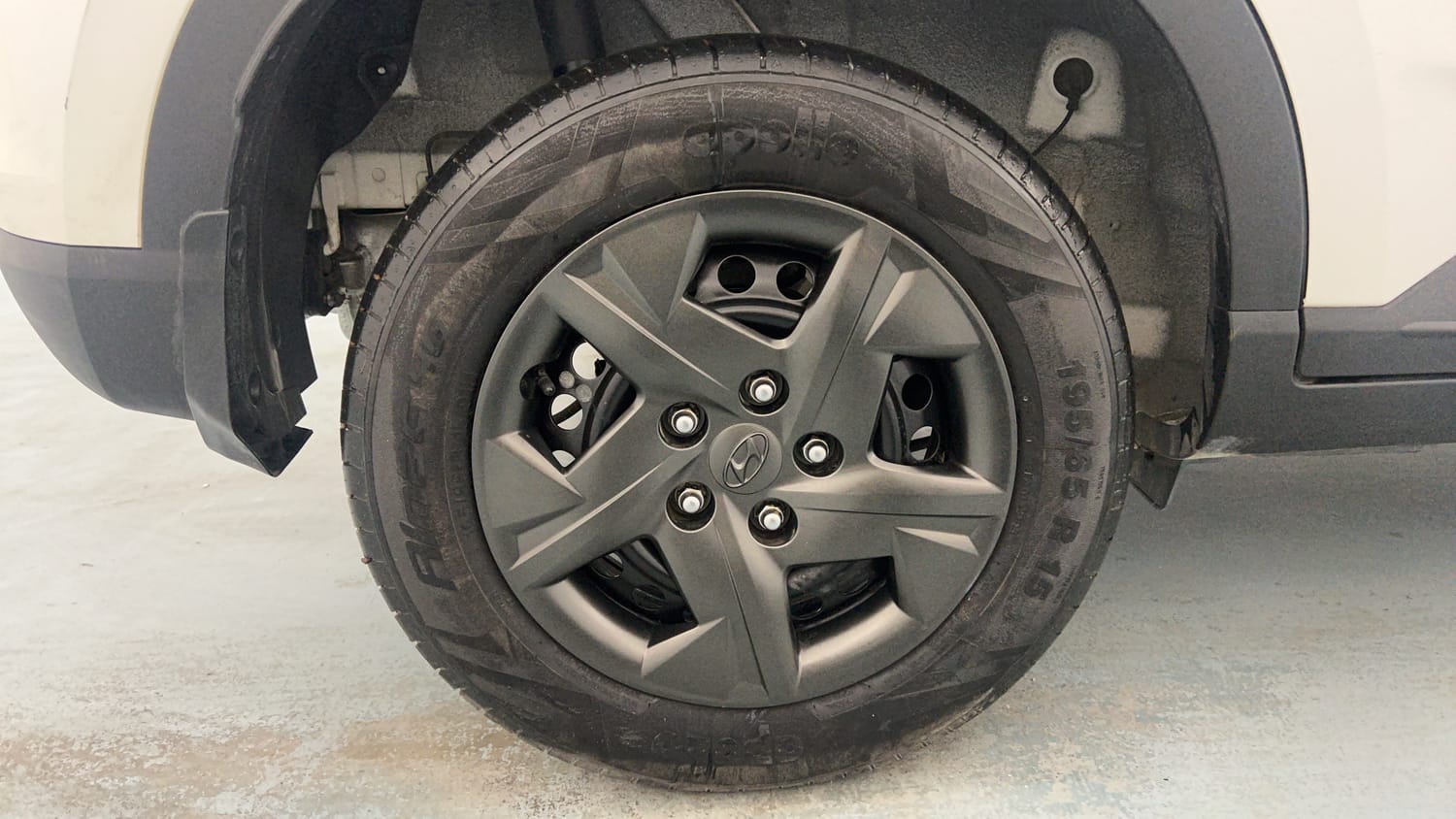 Used 2025 Hyundai Venue E 1.2 Petrol Petrol Manual tyres RIGHT REAR TYRE RIM VIEW