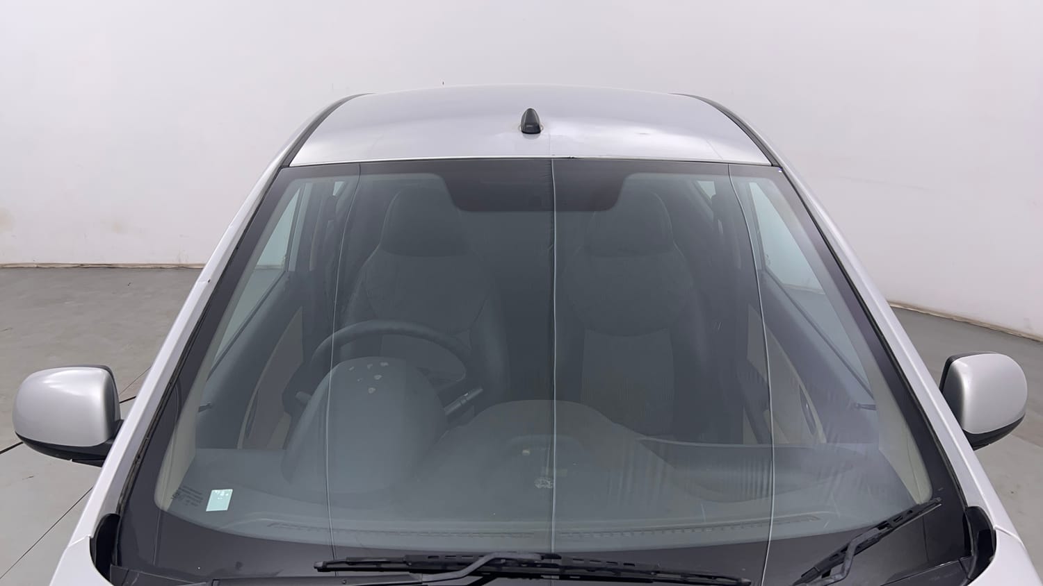 Used 2014 Hyundai Eon Sportz Petrol Manual exterior FRONT WINDSHIELD VIEW