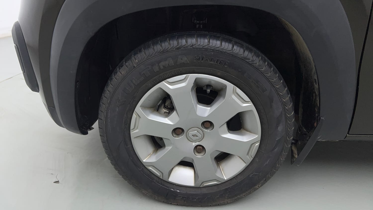 Used 2018 Renault Kwid CLIMBER 1.0 Petrol Manual tyres LEFT FRONT TYRE RIM VIEW