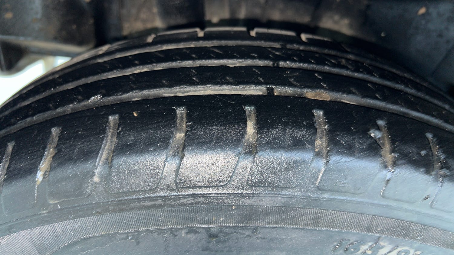 Used 2018 Maruti Suzuki Swift VXi AMT Petrol Automatic tyres RIGHT REAR TYRE TREAD VIEW