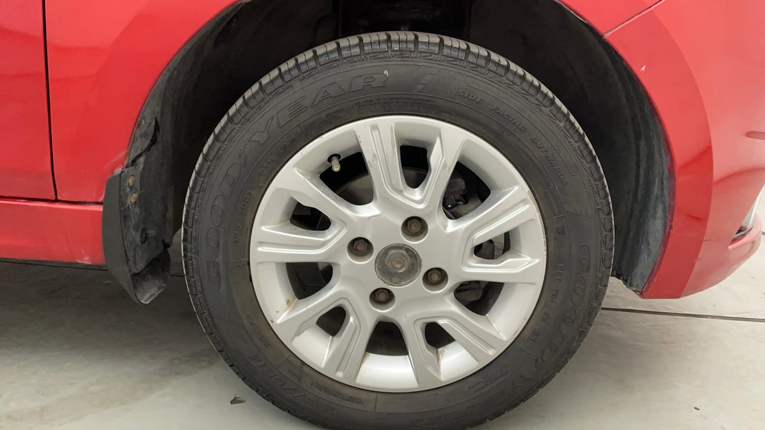 Used 2017 Tata Tiago Revotron XZ Petrol Manual tyres RIGHT FRONT TYRE RIM VIEW