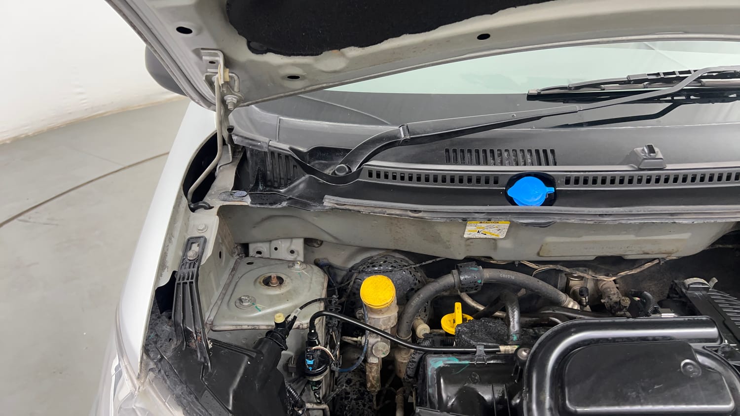 Used 2017 Datsun Redi-GO T (O) Petrol Manual engine ENGINE RIGHT SIDE HINGE & APRON VIEW