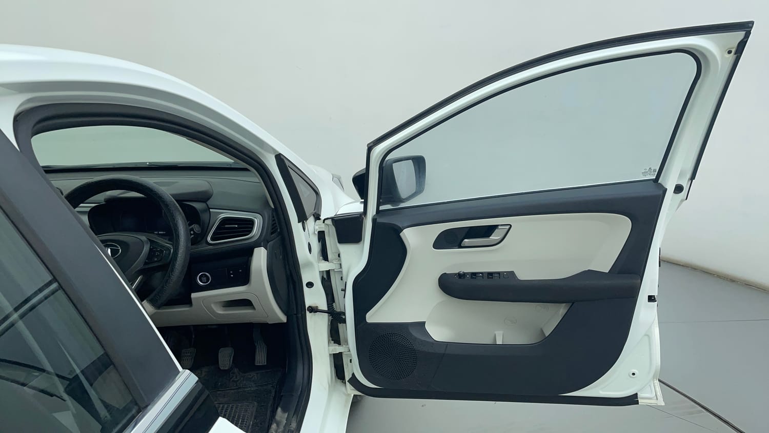 Used 2023 Tata Altroz XZ Plus (S) Diesel Diesel Manual interior RIGHT FRONT DOOR OPEN VIEW