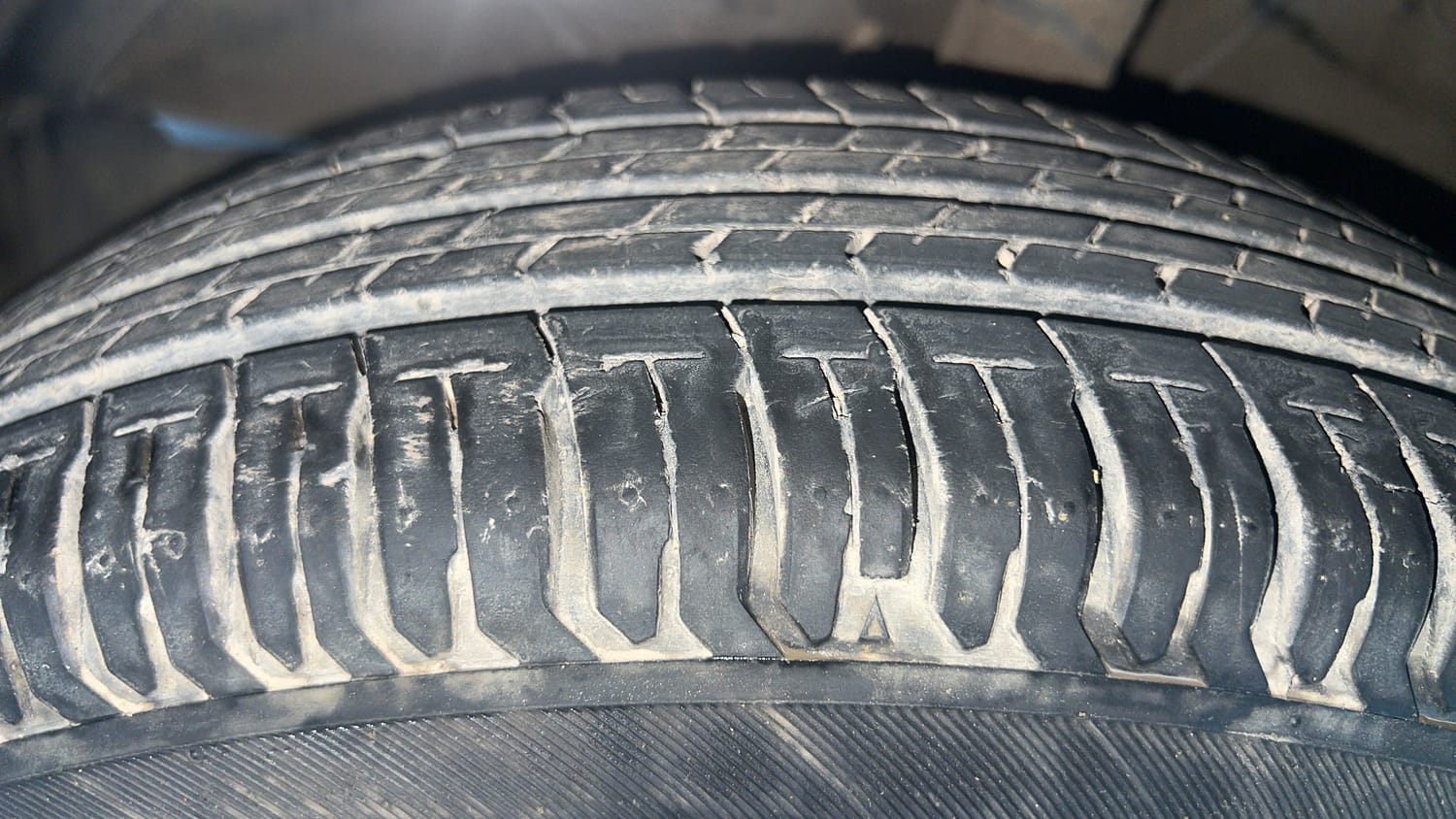 Used 2019 Maruti Suzuki Dzire VXi AMT Petrol Automatic tyres LEFT FRONT TYRE TREAD VIEW