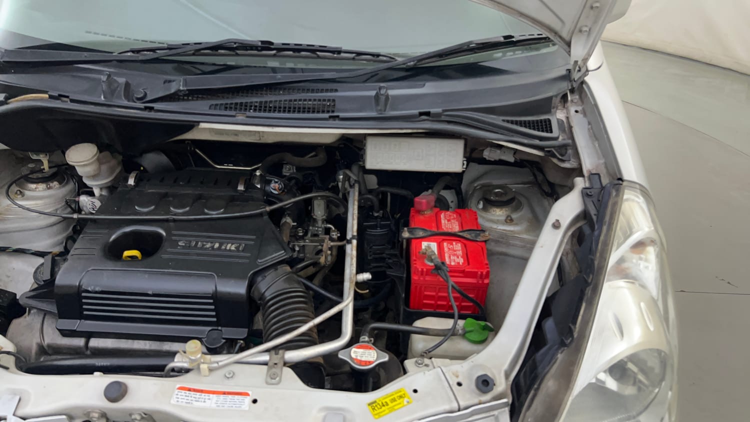 Used 2012 Maruti Suzuki Estilo VXi BS-IV Petrol Manual engine ENGINE LEFT SIDE HINGE & APRON VIEW