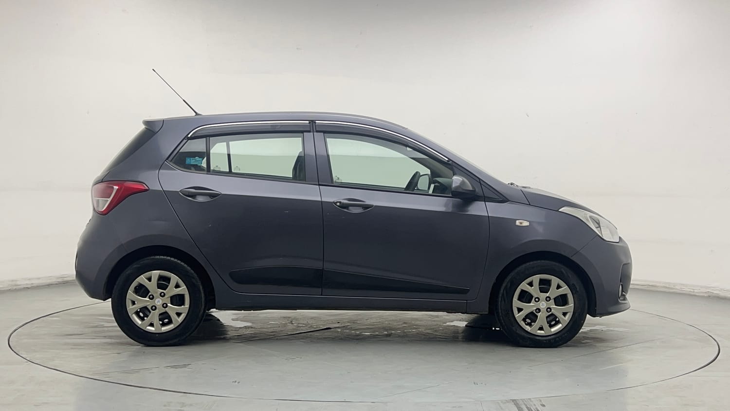 Used 2018 Hyundai Grand i10 Magna 1.2 Kappa VTVT Petrol Manual exterior RIGHT SIDE VIEW