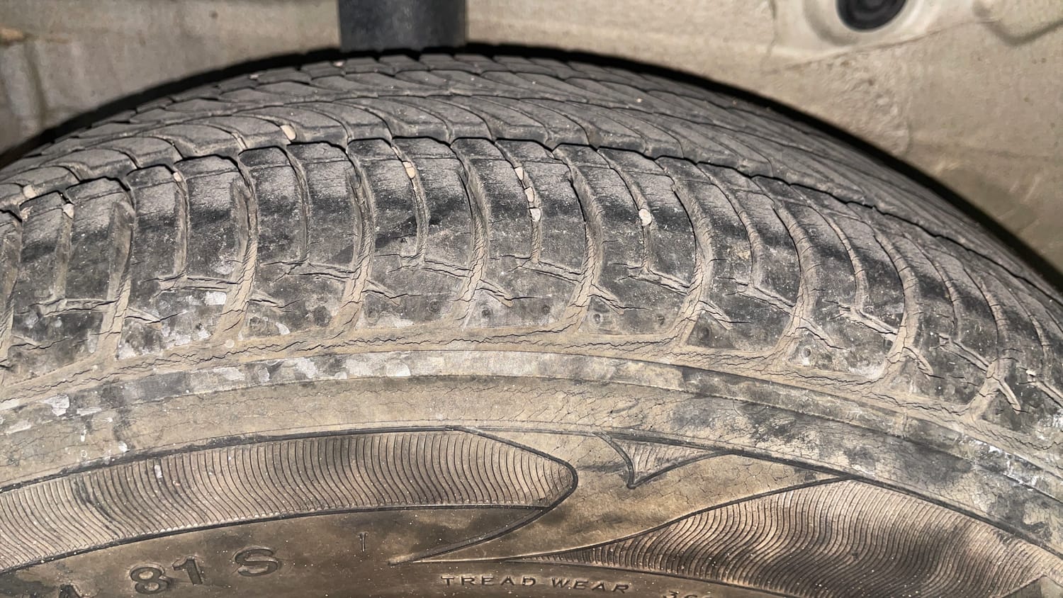 Used 2014 Maruti Suzuki Celerio VXi Petrol Manual tyres RIGHT REAR TYRE TREAD VIEW