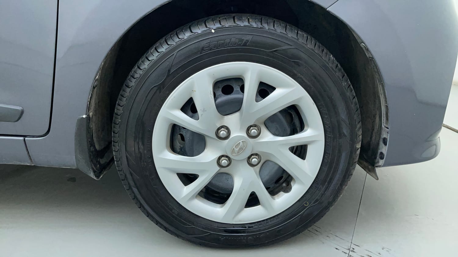 Used 2019 Hyundai Grand i10 Sportz 1.2 Kappa VTVT Petrol Manual tyres RIGHT FRONT TYRE RIM VIEW