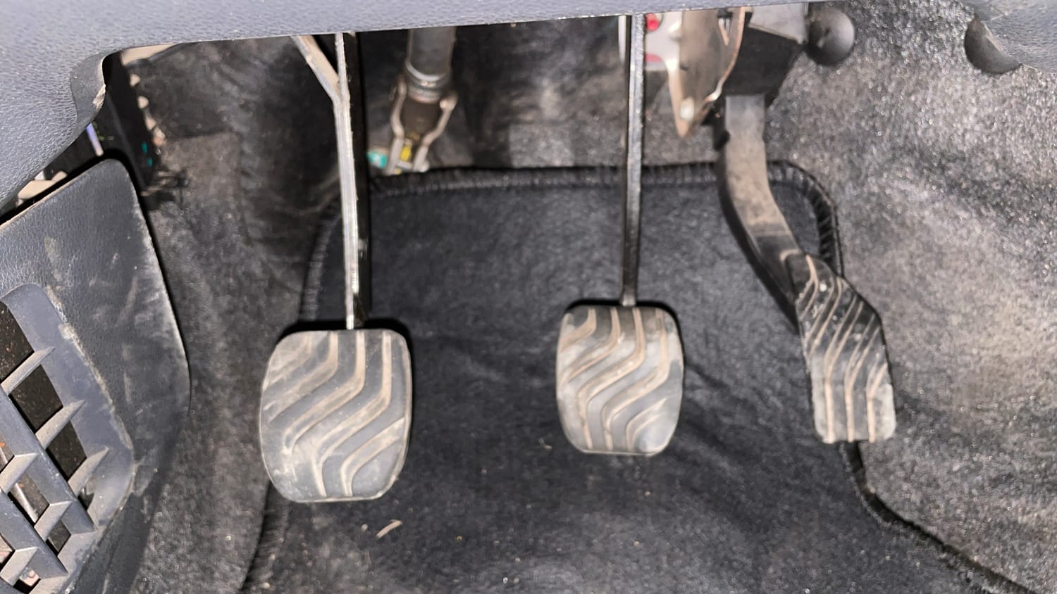 Used 2016 Renault Kwid 1.0 RXT Petrol Manual interior PEDALS VIEW