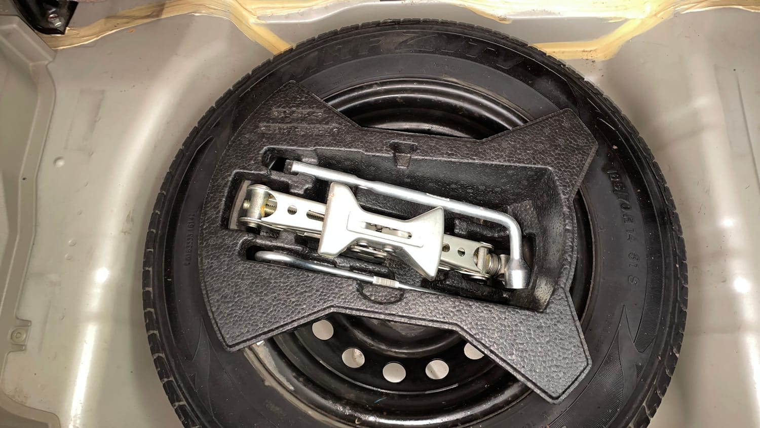 Used 2014 Maruti Suzuki Celerio VXi Petrol Manual tyres SPARE TYRE VIEW