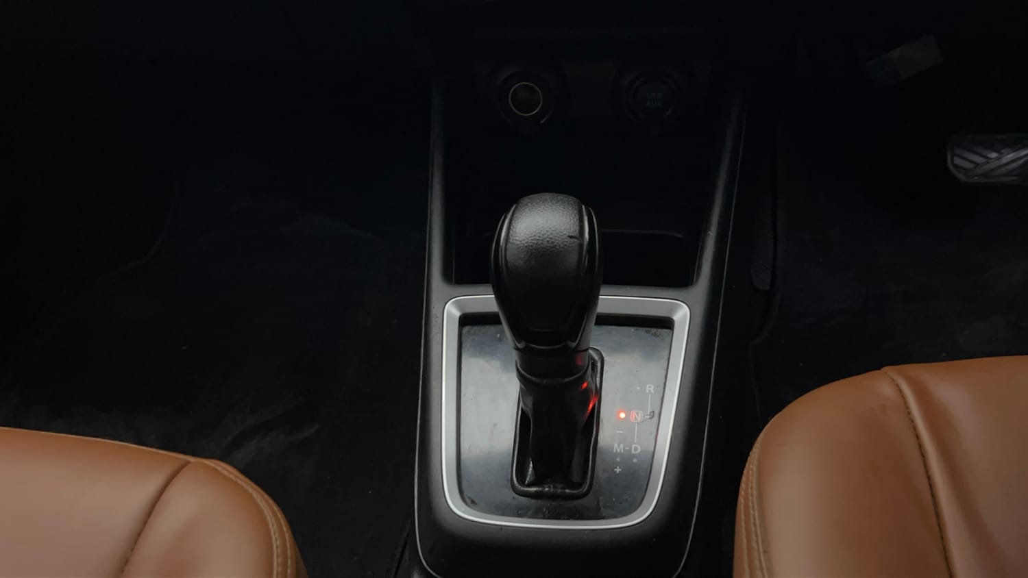 Used 2018 Maruti Suzuki Swift VXi AMT Petrol Automatic interior GEAR  KNOB VIEW