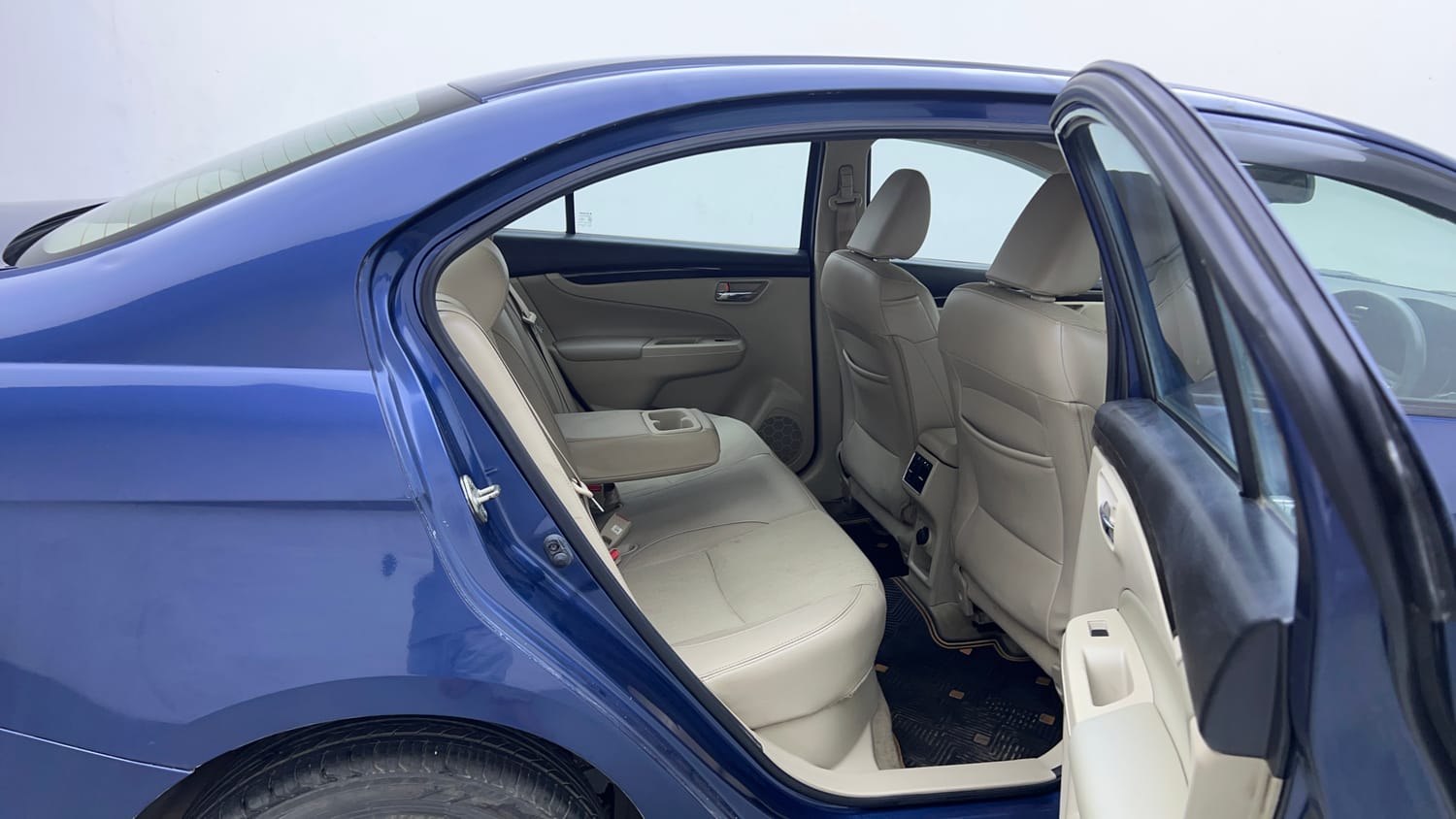 Used 2018 Maruti Suzuki Ciaz Zeta 1.4 MT Petrol Manual interior RIGHT SIDE REAR DOOR CABIN VIEW