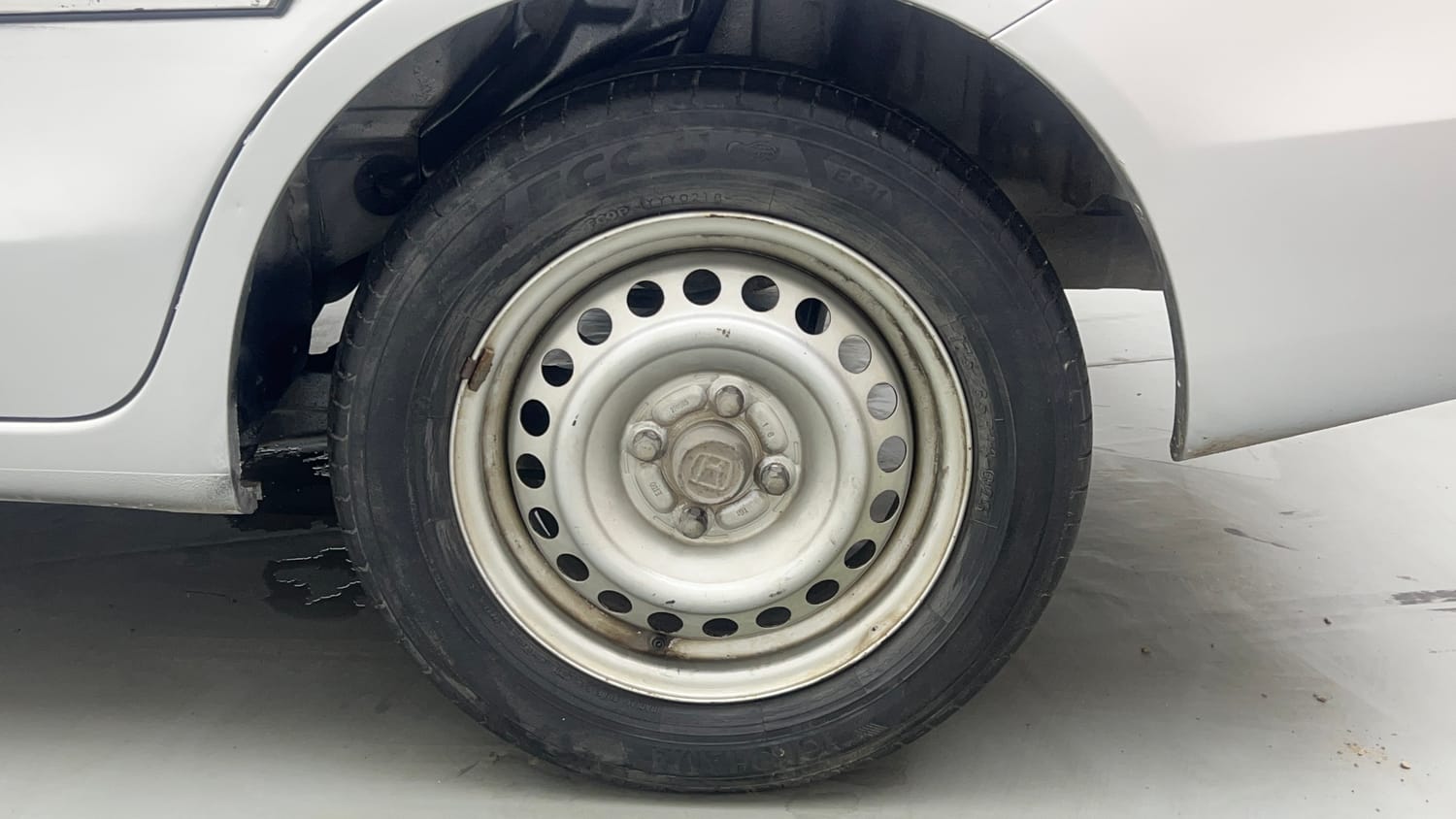 Used 2013 Honda Amaze 1.2 EX i-VTEC Petrol Manual tyres LEFT REAR TYRE RIM VIEW