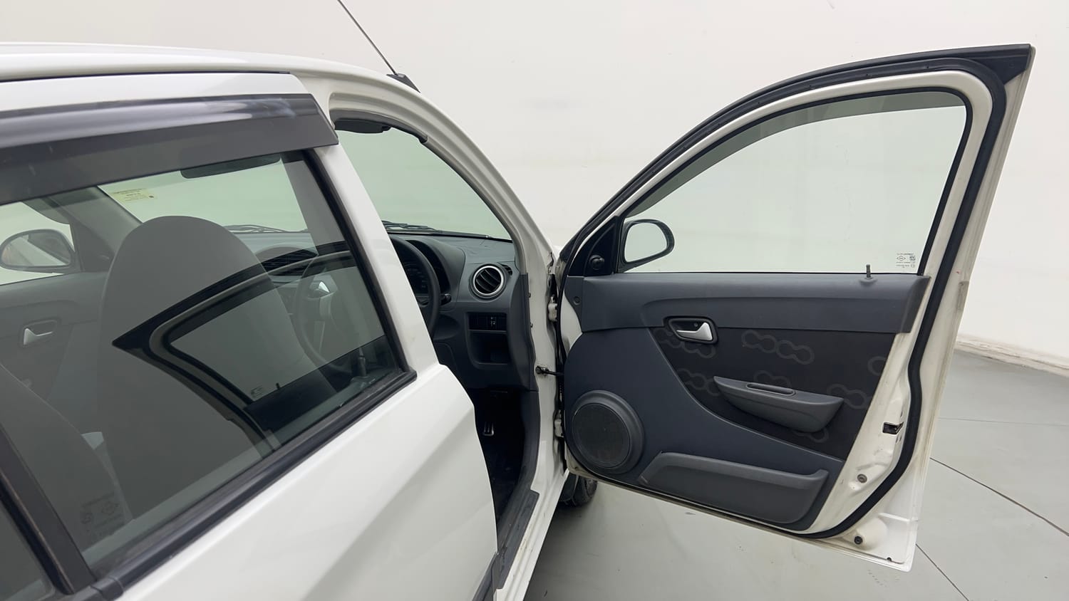 Used 2015 Maruti Suzuki Alto 800 Lxi Petrol Manual interior RIGHT FRONT DOOR OPEN VIEW