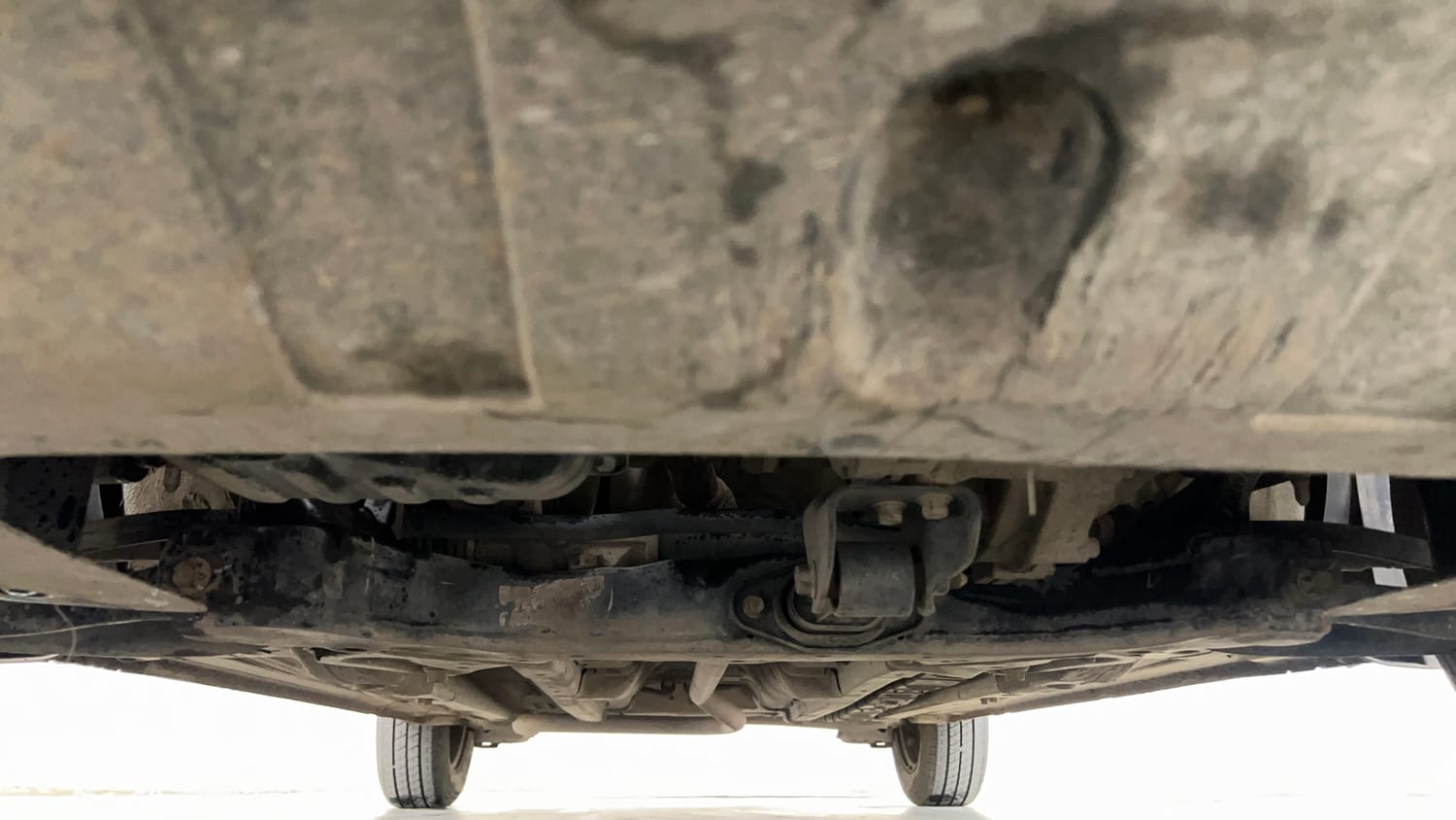 Used 2017 Hyundai Elite i20 Sportz 1.2 Petrol Manual extra FRONT LEFT UNDERBODY VIEW